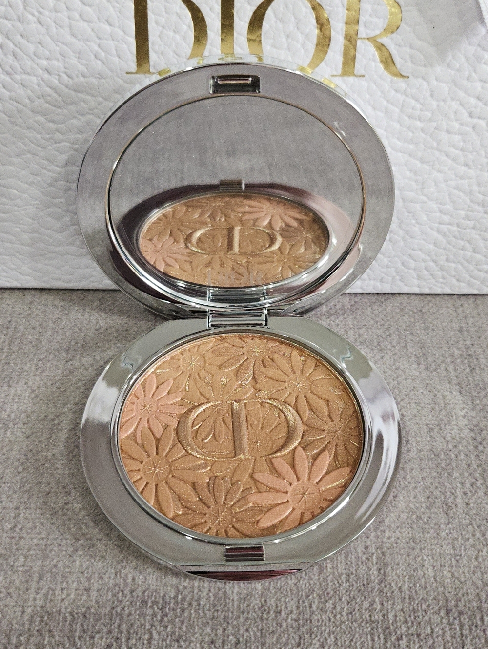 SOLD!! DIOR Forever Nude Bronze Glow (031 Coral Bronze) - Picture 6 of 7